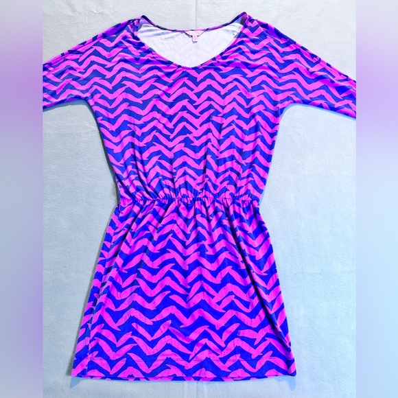 Lilly Pulitzer Cara Dress Medium Pop Pink I Got Lucky Chevron Dolman Sleeve Mini - Picture 2 of 10
